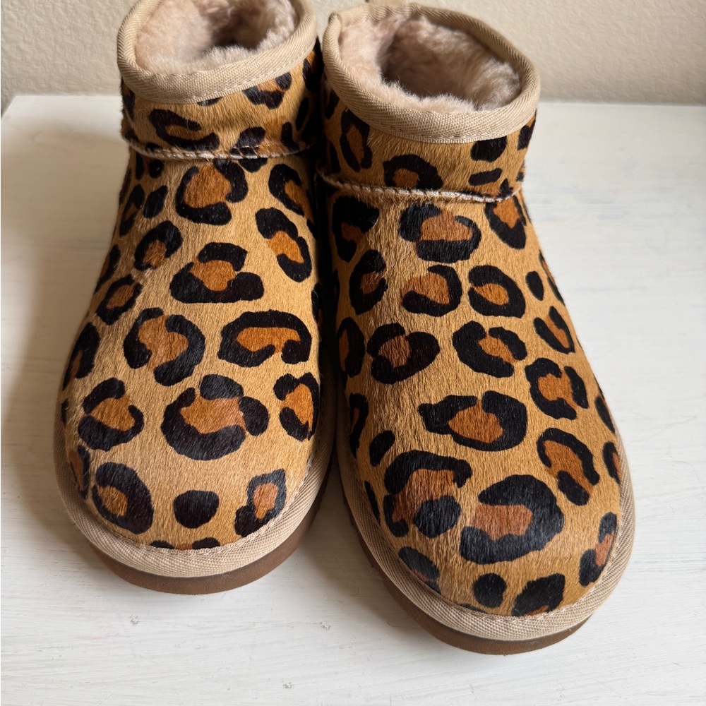 UGG Leopard Print Pony Hair Boots size 8  Classic Ultra Mini Spotty